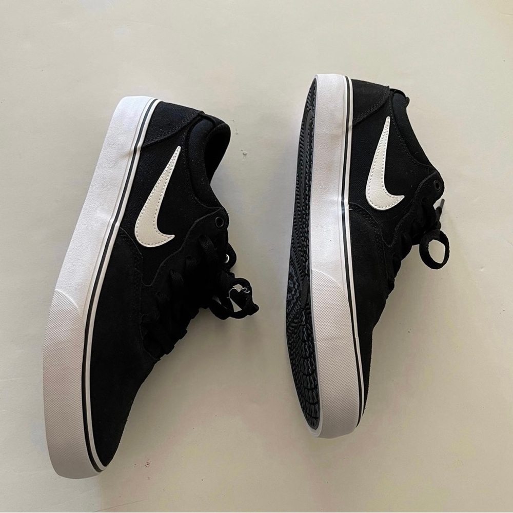 Nike Black Lace -Up Nike Unisex Sneakers
